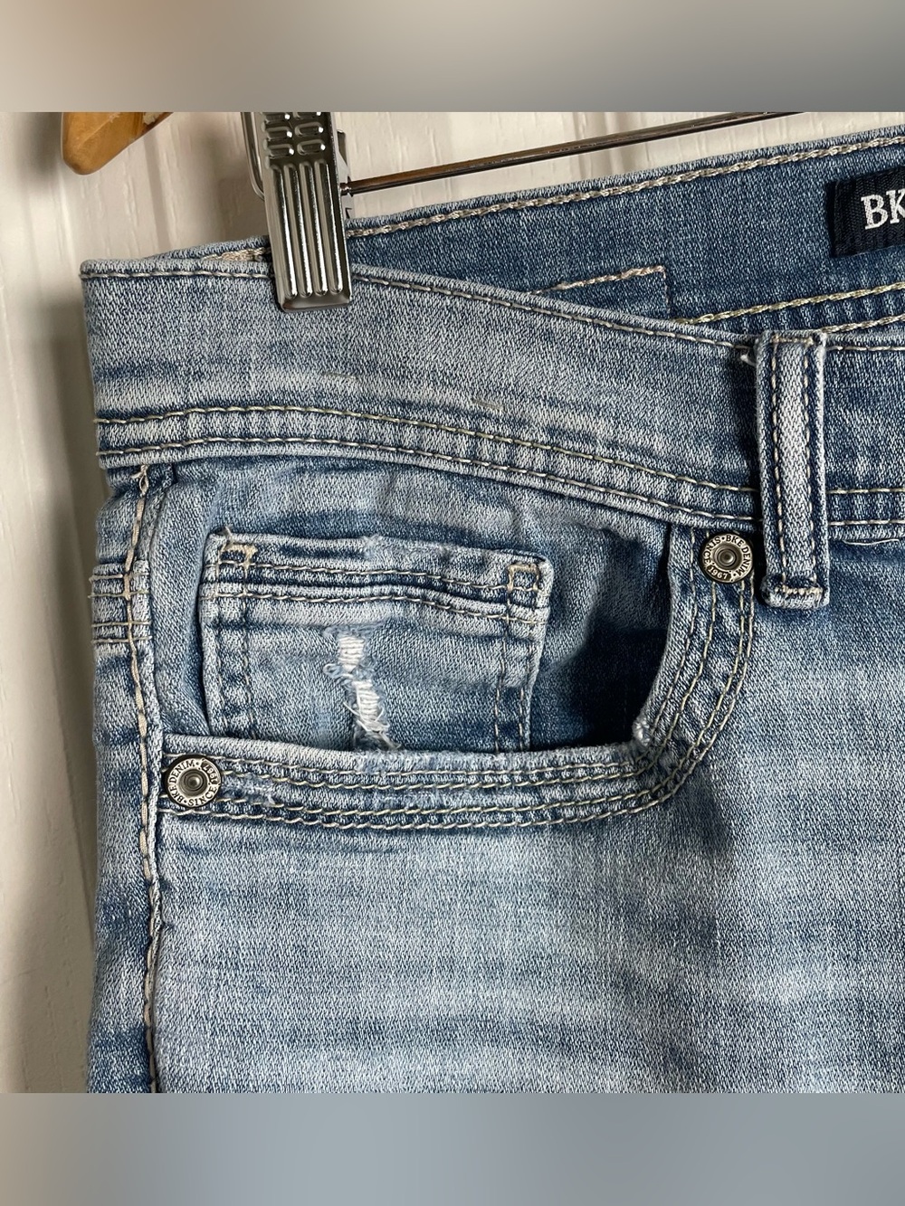 BKE Alec Jeans Men’s 32x32 (actual 32x26) Hemmed Whiskering Distressed Casual - Picture 3 of 16